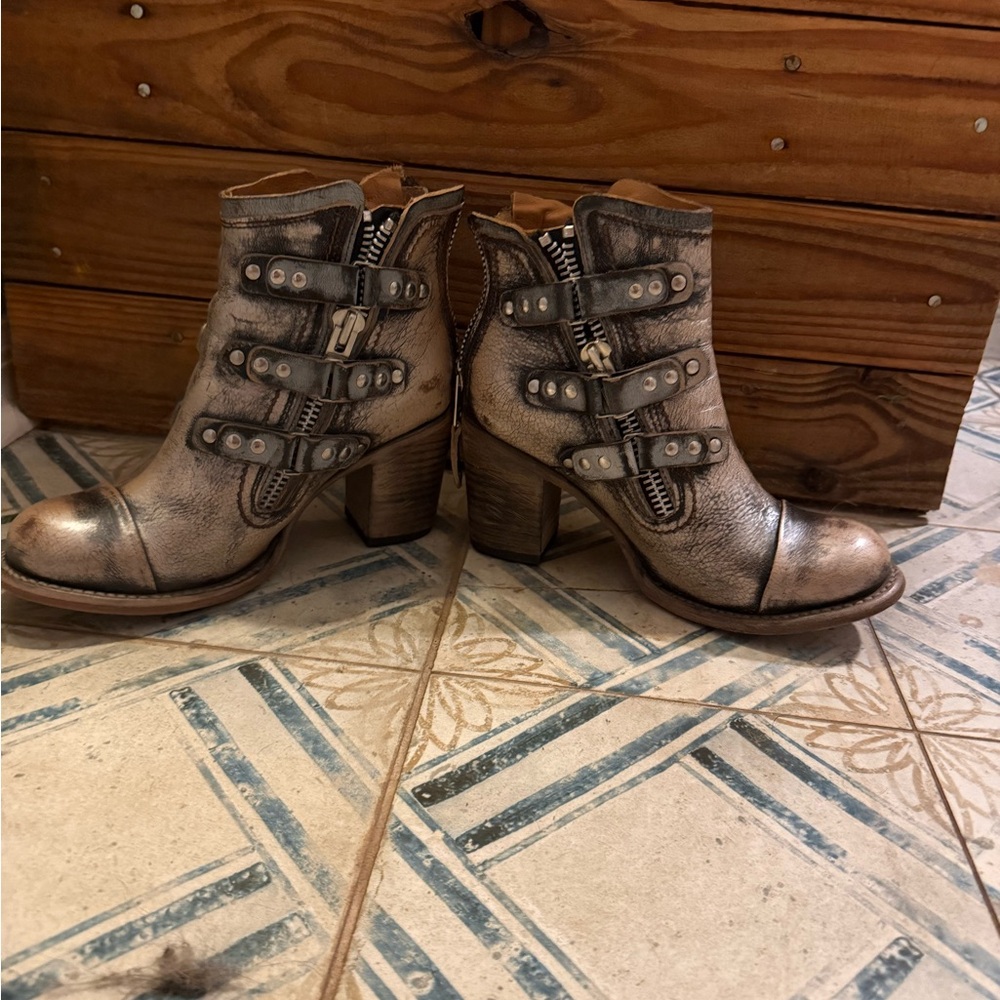 Freebird Metallic Distressed Ankle Boots - Picture 2 of 4